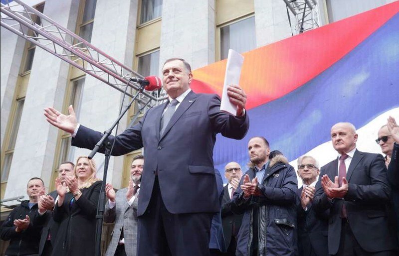 Ništa od mitinga: SNSD odustao od planiranog -Skupa podrške- Miloradu Dodiku u Banjaluci (Foto)
