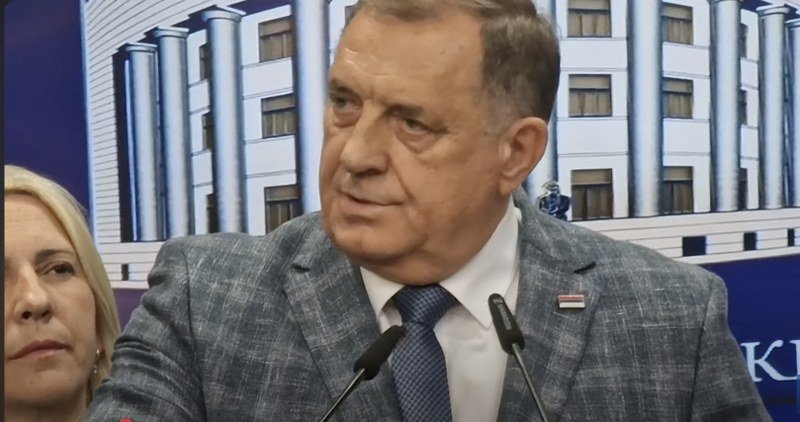 Kad Kokoši pokisnu: Dodik je -obrisan- sa političke mape - pakovanje je počelo