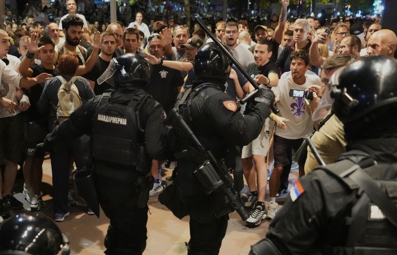 Oglasili se studenti: Vlast je sinoć htjela da izazove građanski rat, policija štitila režimske lojaliste (Video)
