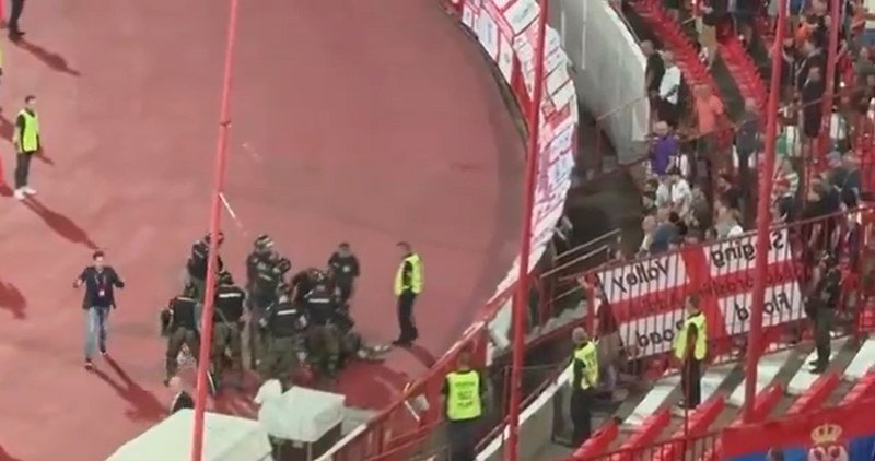 Piksi odlazi, pumpaj, pumpaj.. Debakl Srbije od Engleza, sukobi naroda i ćacija, intervenisala policija (Video)