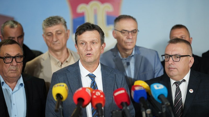 -Čast, obaveza i odgovornost- Profesor Branko Blanuša kandidat SDS-a za predsjednika Srpske (Video)