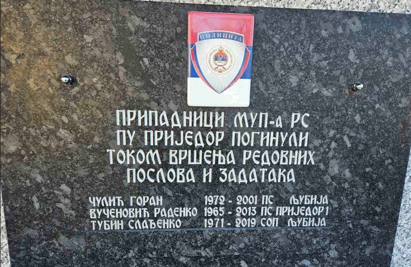 Ime prijedorskog načelnika Radenka Bašića uklonjeno sa spomen-ploče poginulim policajcima?