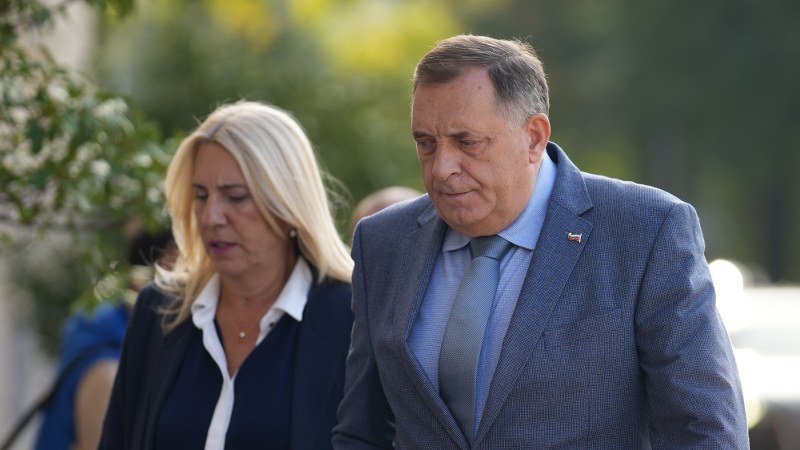 Nakon svih Dodikovih -bljuvotina- o britancima: Bivši britanski ambasadori lobiraju za vlasti Republike Srpske