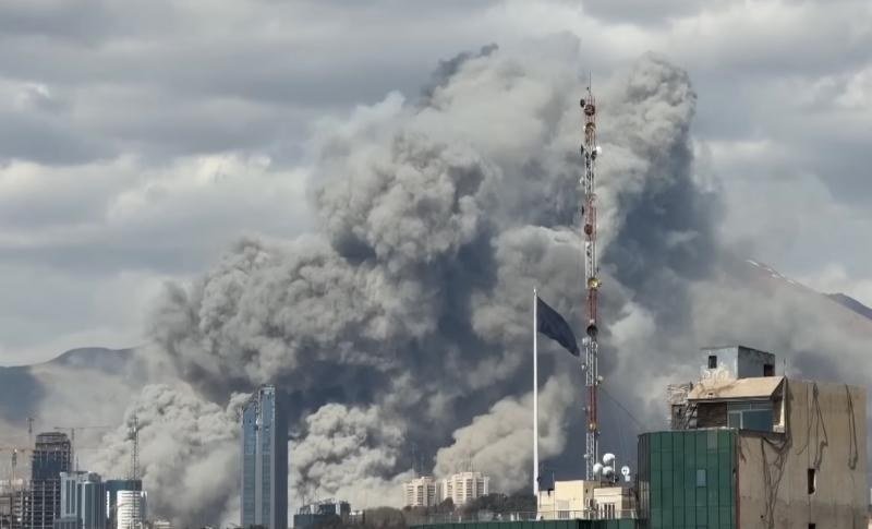 Iranski put mučeništva: Rigidni režim ili smrt od šarenih bombi i obećanja o slobodi i demokratiji