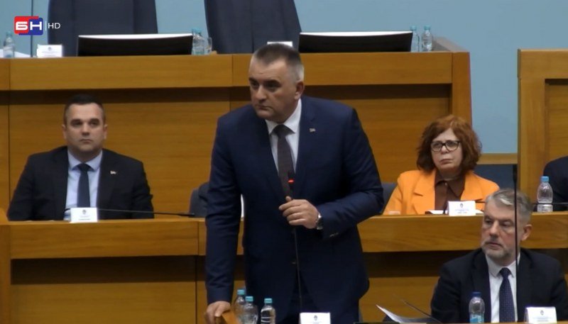 Premijer Srpske Savo Minić otkrio kako je kum sa porodicom Dodik (Video)