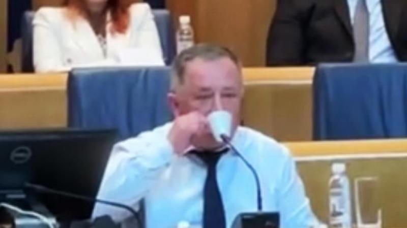 Džakula ugodno ćaska: Čauševiću niko nije odao priznanje jer je ujedinio carinske uprave (Video)