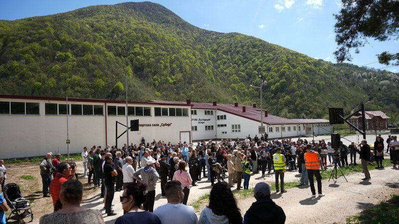 Građani sa protesta u Jezeru protiv rudnika i institucija koje ćute: Pliva nije na prodaju! (Foto)