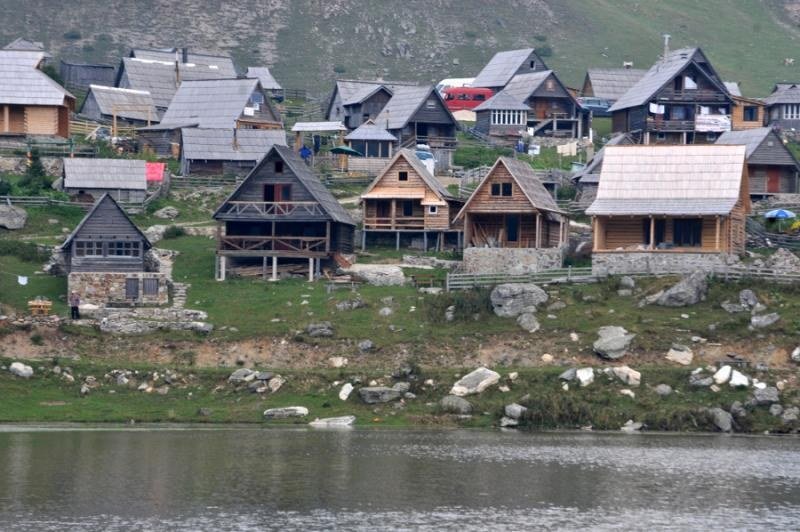 Kada država nema pravosuđe: Prokoško jezero - nekažnjeno uništavanje - Pogledajte video (Video)