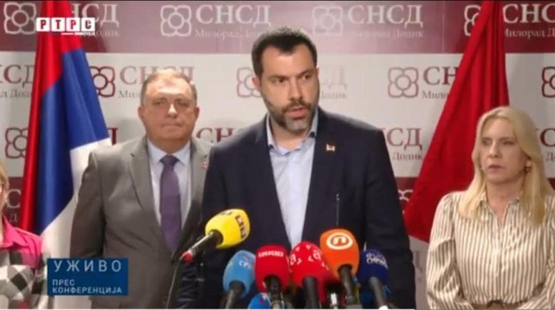 Tata i sin na Konferenciji za novinare - Dodik: Znamo ko su naši kandidati, nikada nisam želio uništiti SDS