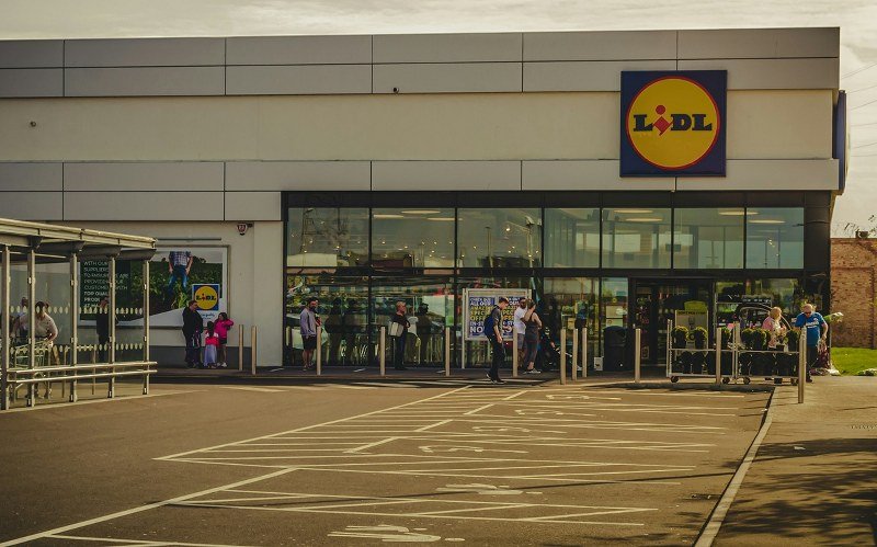 Šta nudi Lidl radnicima u Bijeljini: Bonus, regres, dva slobodna dana, plaćen svaki minut (Foto)