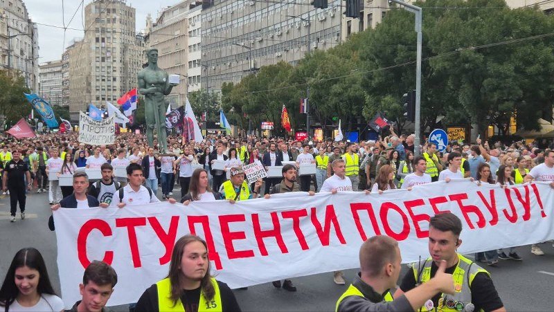 Od autobusa s glasačima za Beograd do studentskog karavana u Republici Srpskoj (Foto)